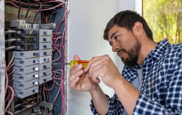 Best Licensed Electrician  in West Peoria, IL